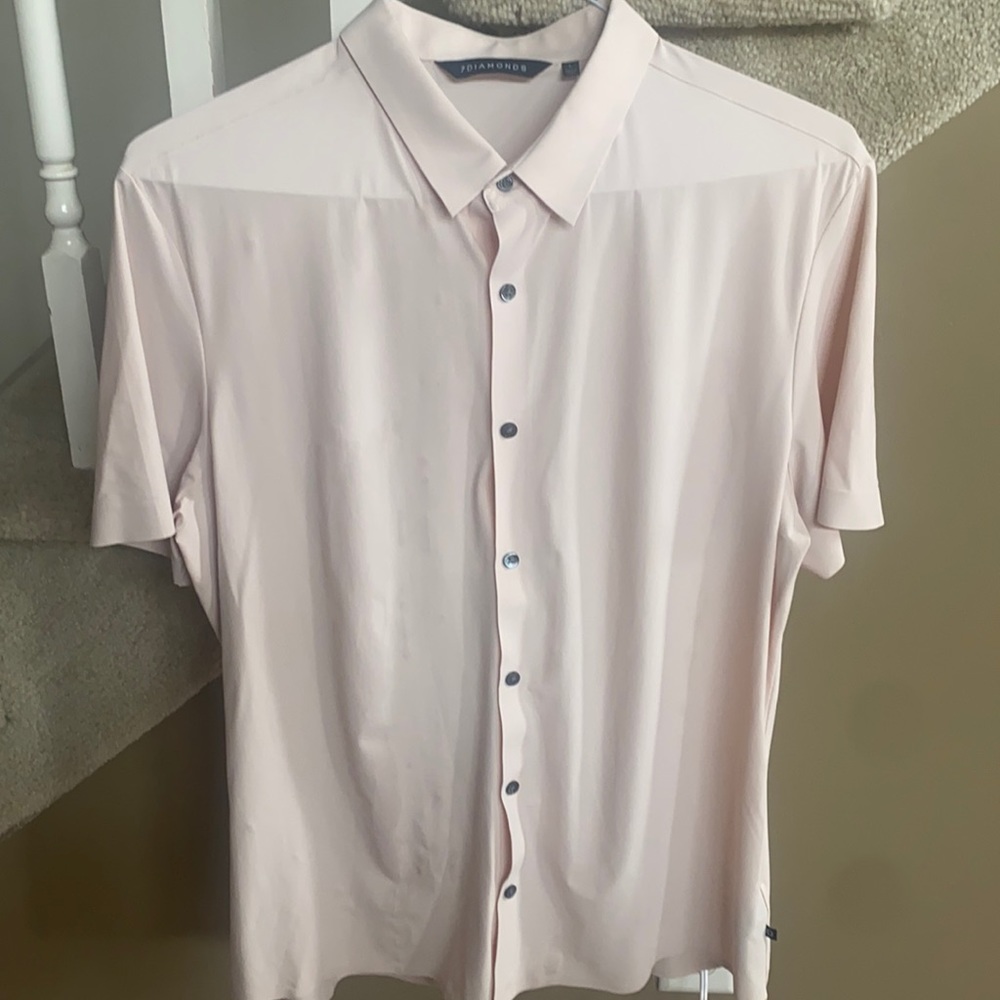 7 Diamond 4 way stretch short sleeve Men’s LG like new Color light tint of peach